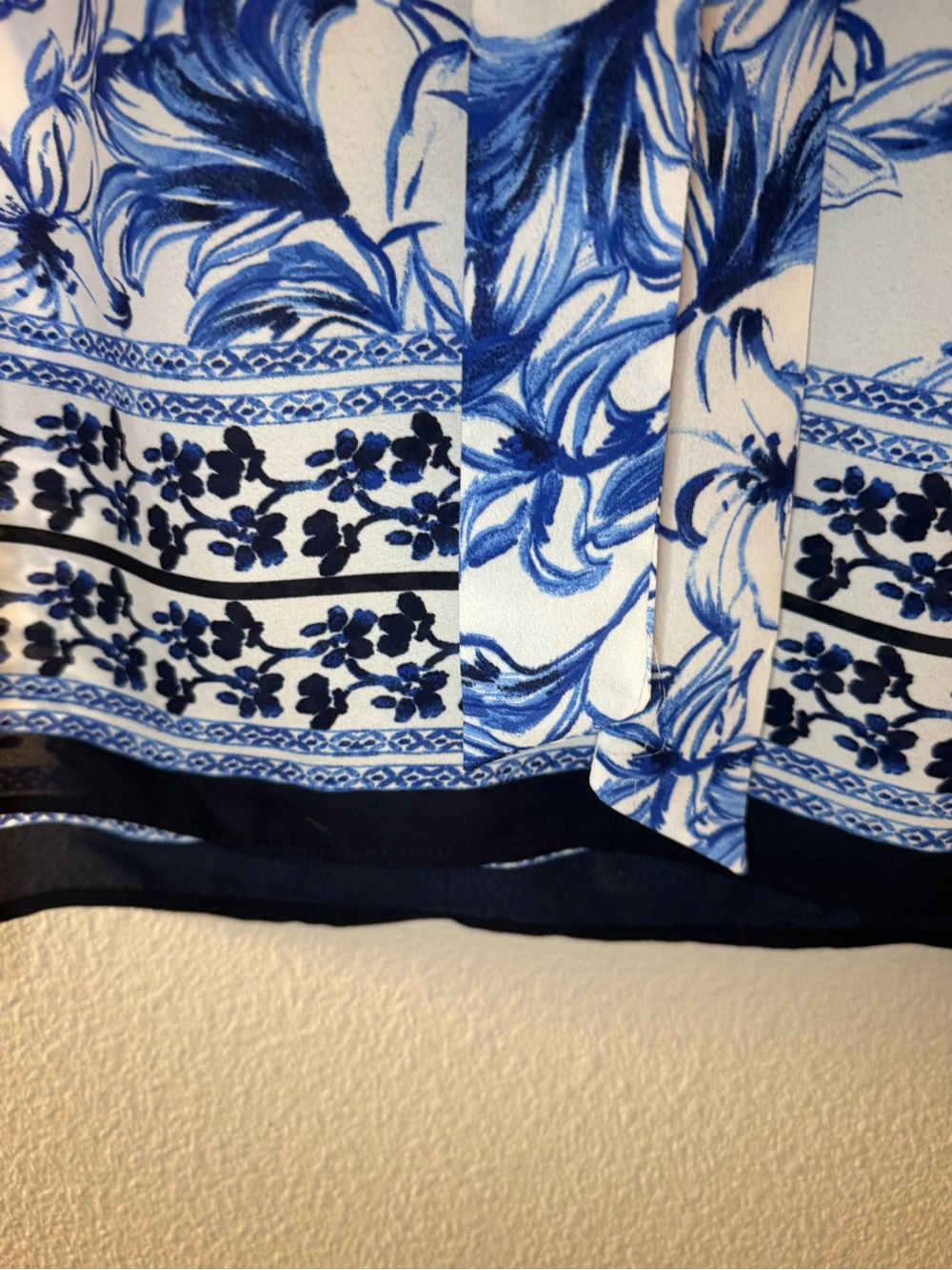 Anne Klein White and Blue Floral Sleeveless Tie-Neck Camisole - Picture 4 of 7